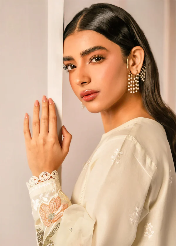 Lawn 3PC Zarmeen & Emaan Premium Code: 643 - Image 6