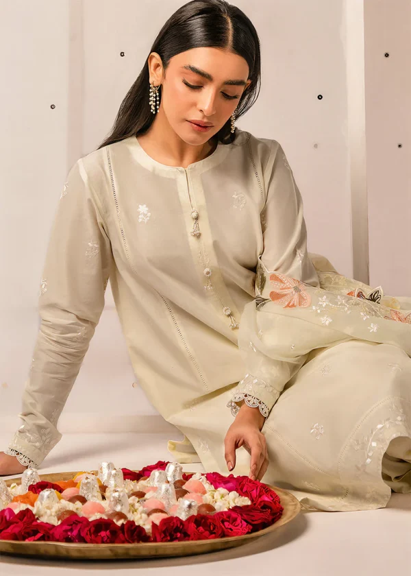 Lawn 3PC Zarmeen & Emaan Premium Code: 643 - Image 3